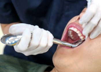 Tooth Extraction 7 A dentist is extracting tooth
